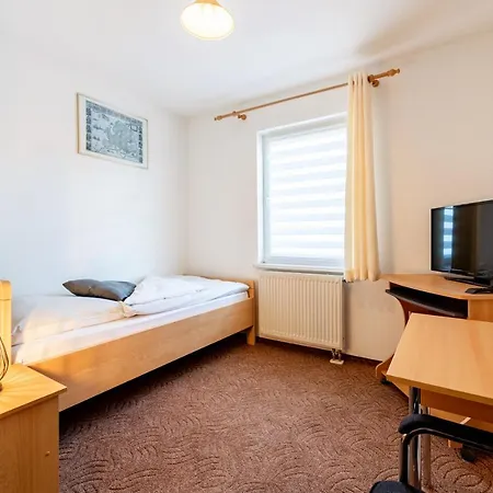 Πανσιόν & Gaststaette Zur Salzgrube *